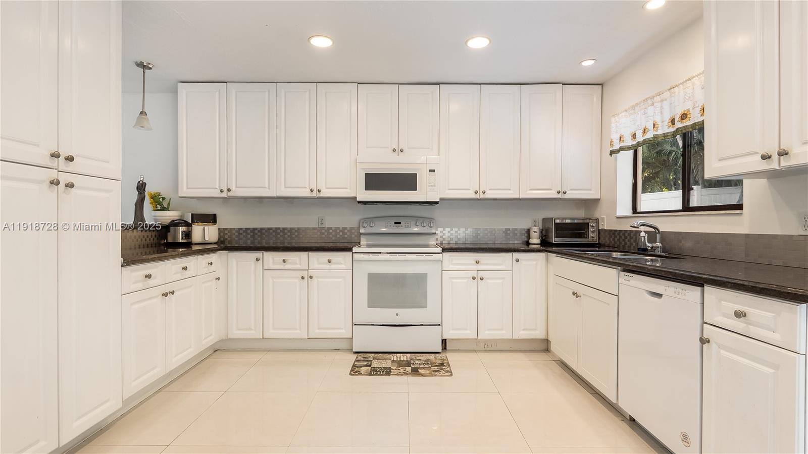 CRANBROOK LAKE ESTATES - Residential