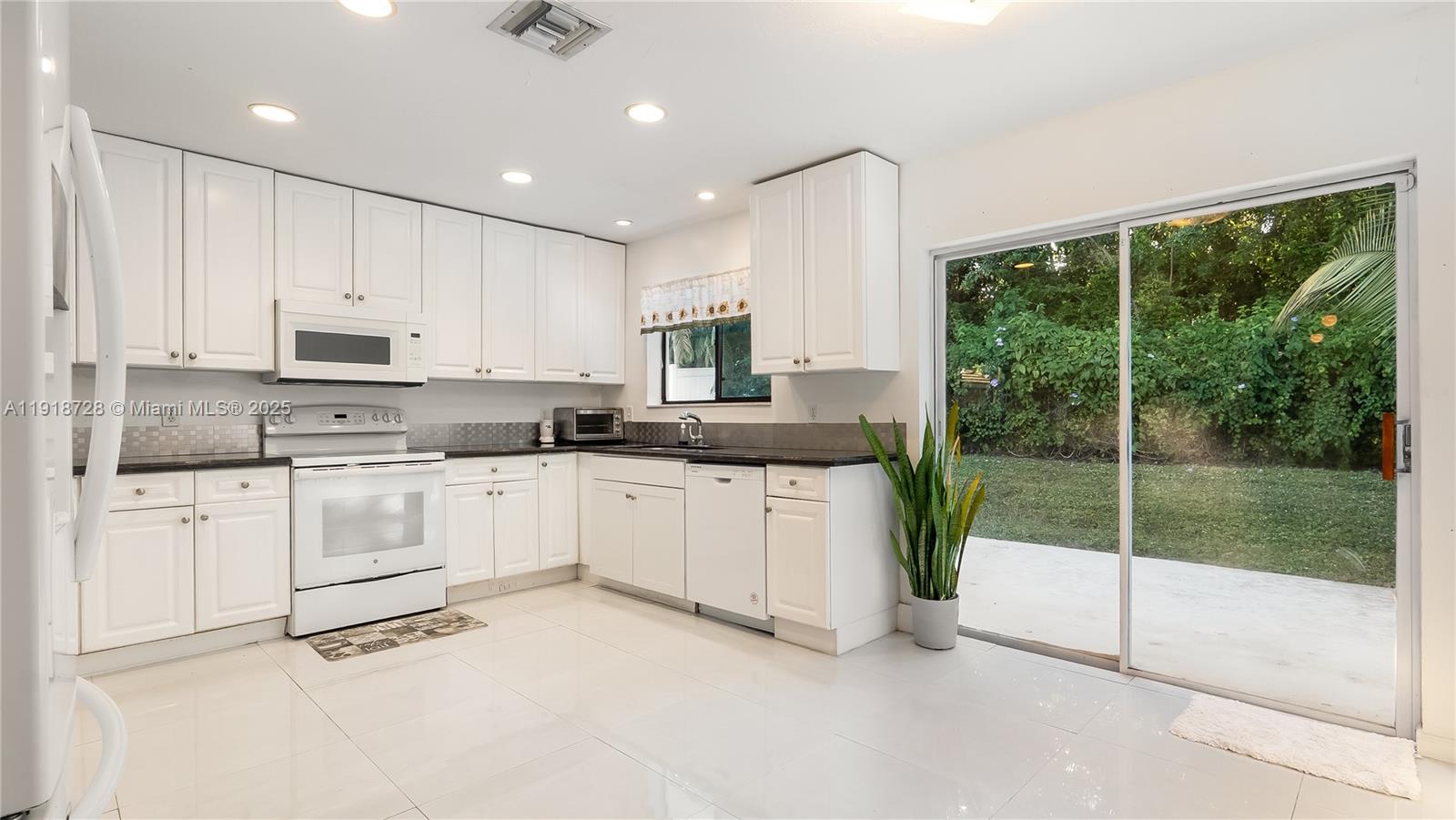 CRANBROOK LAKE ESTATES - Residential