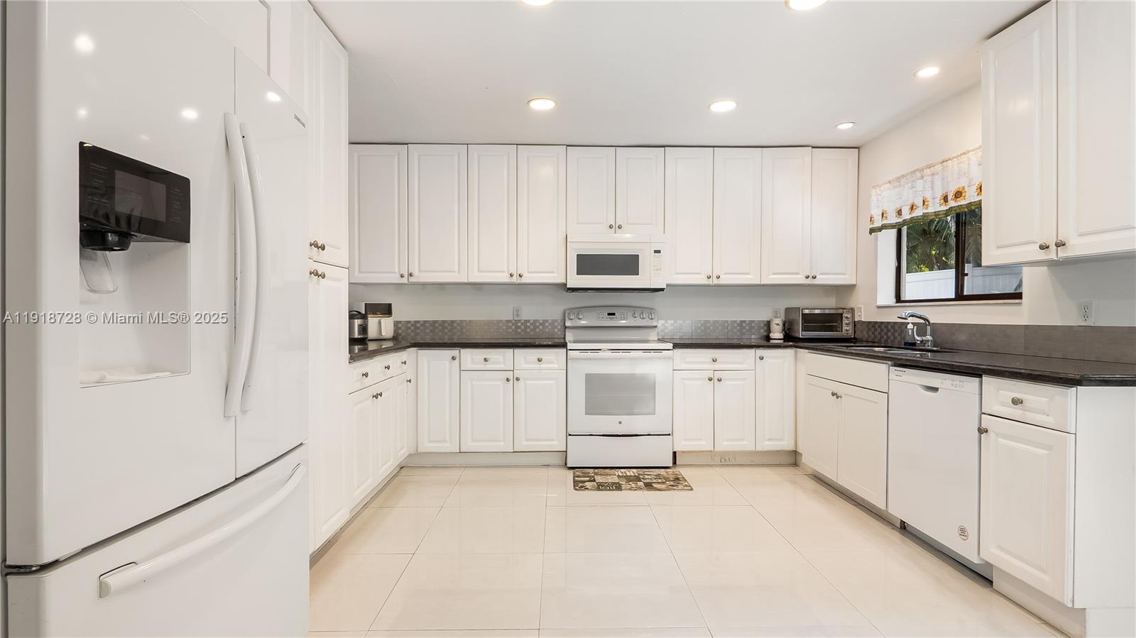 CRANBROOK LAKE ESTATES - Residential