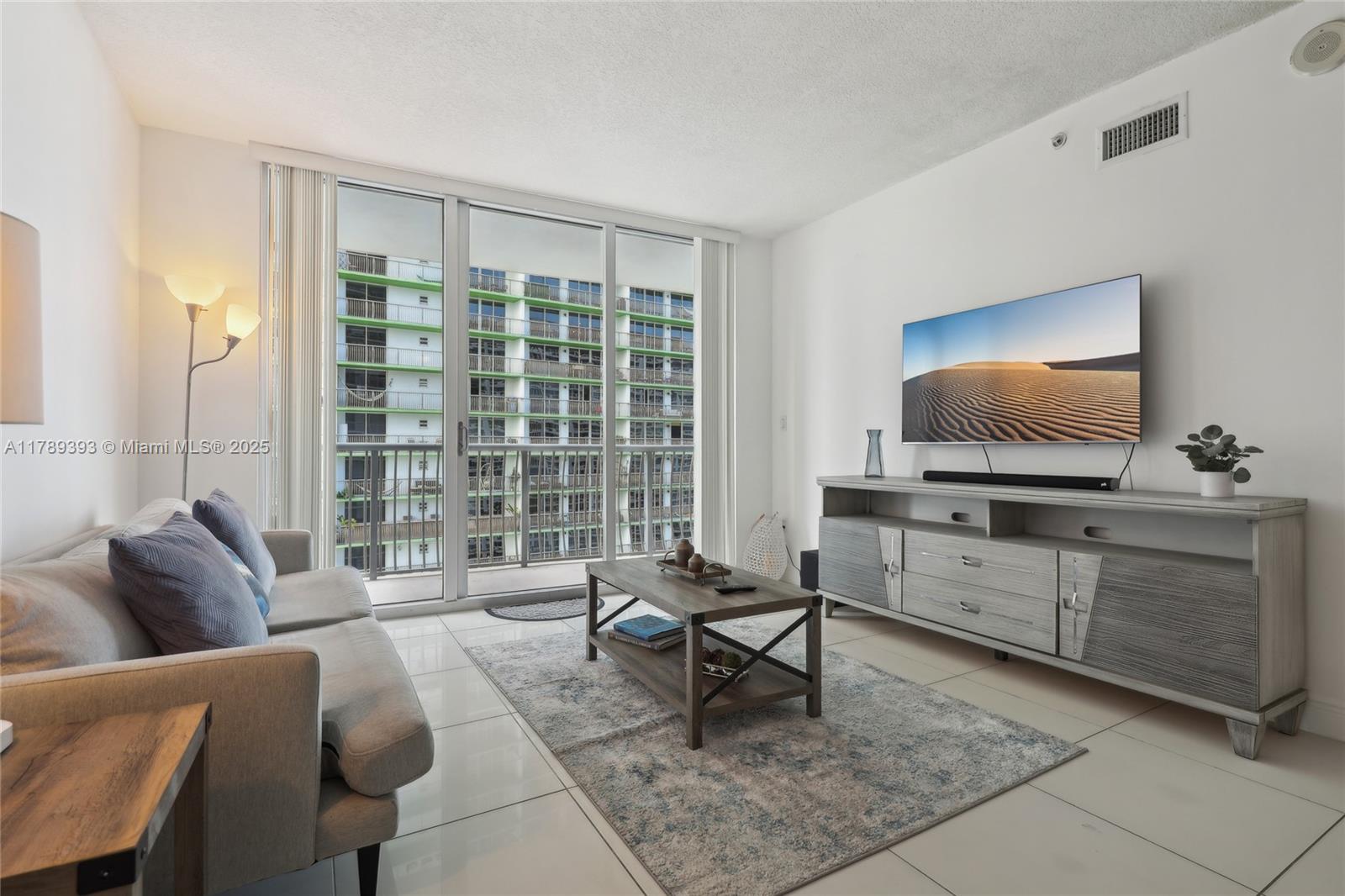 1750 N Bayshore Dr 2805