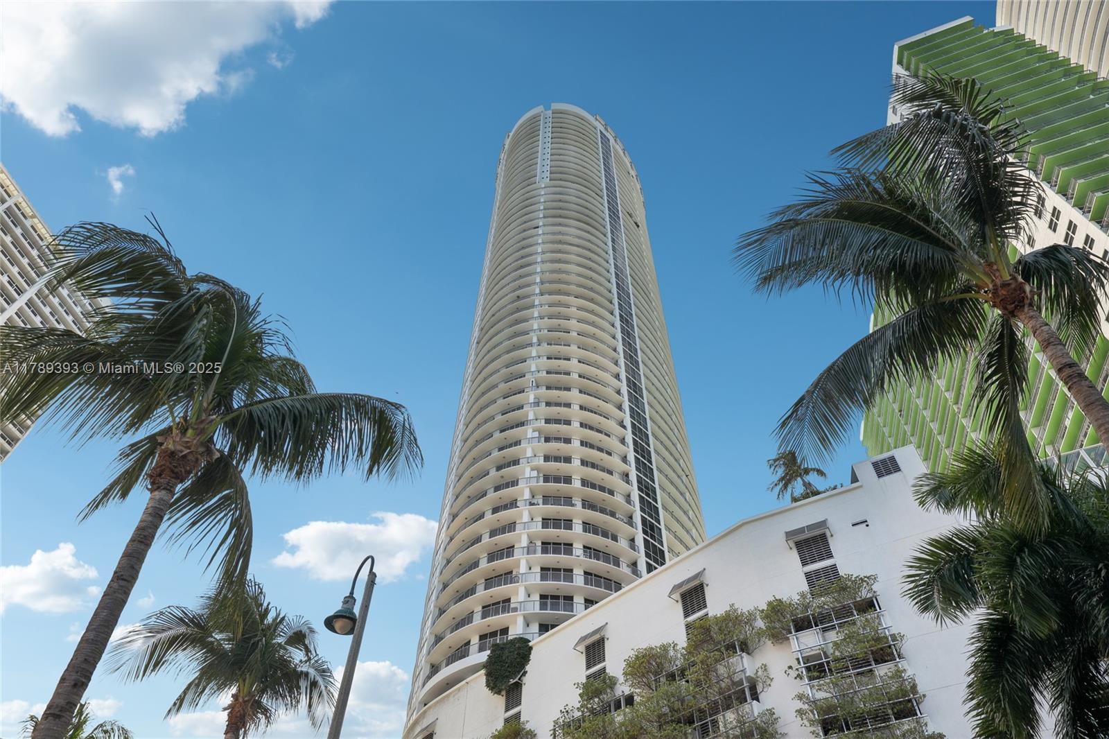 1750 N Bayshore Dr 2805