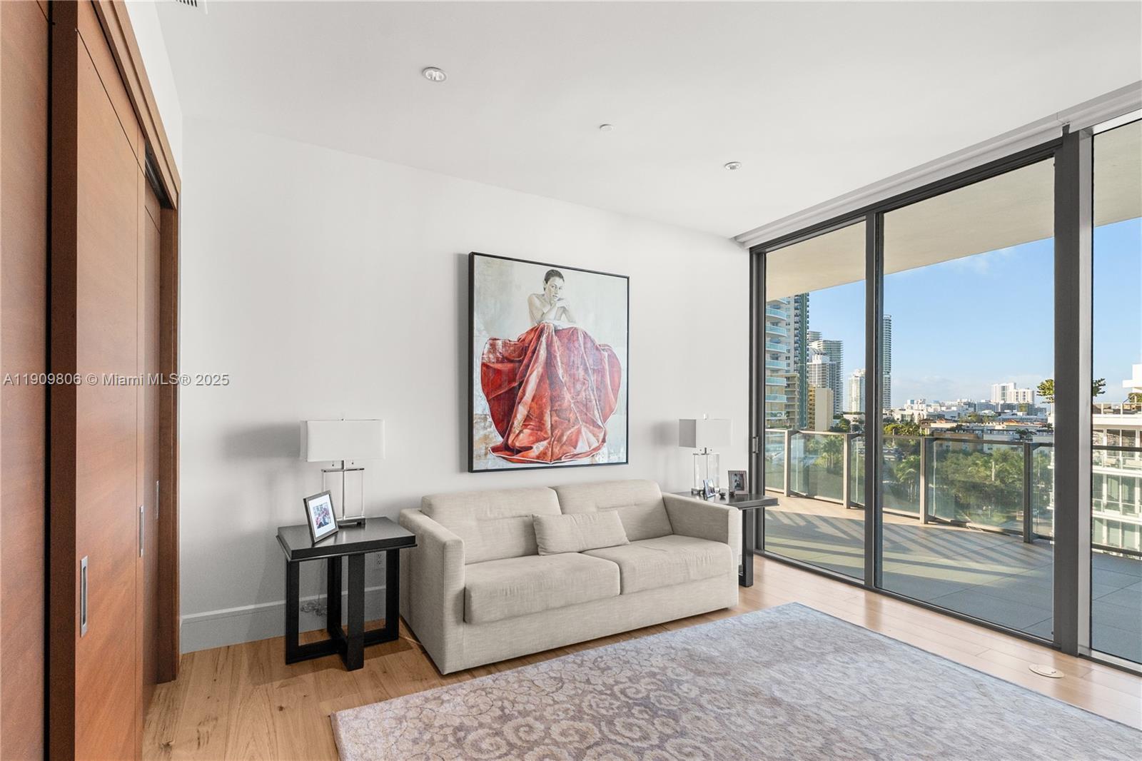 APOGEE CONDO - Residential