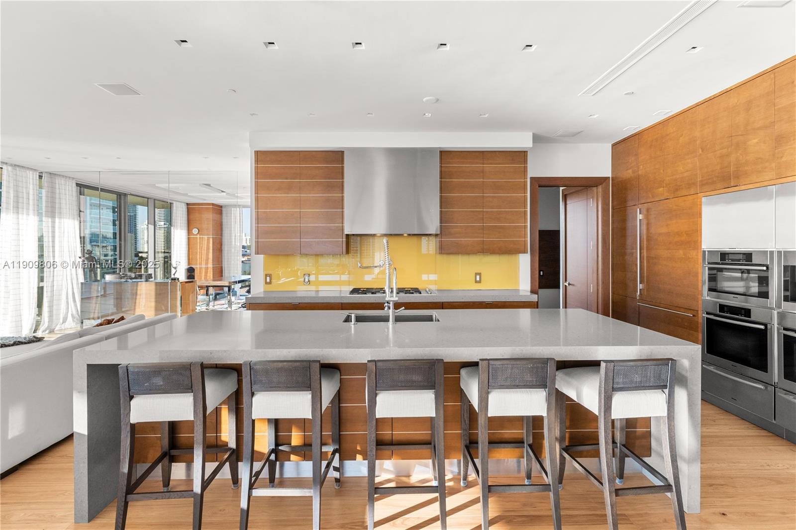 APOGEE CONDO - Residential