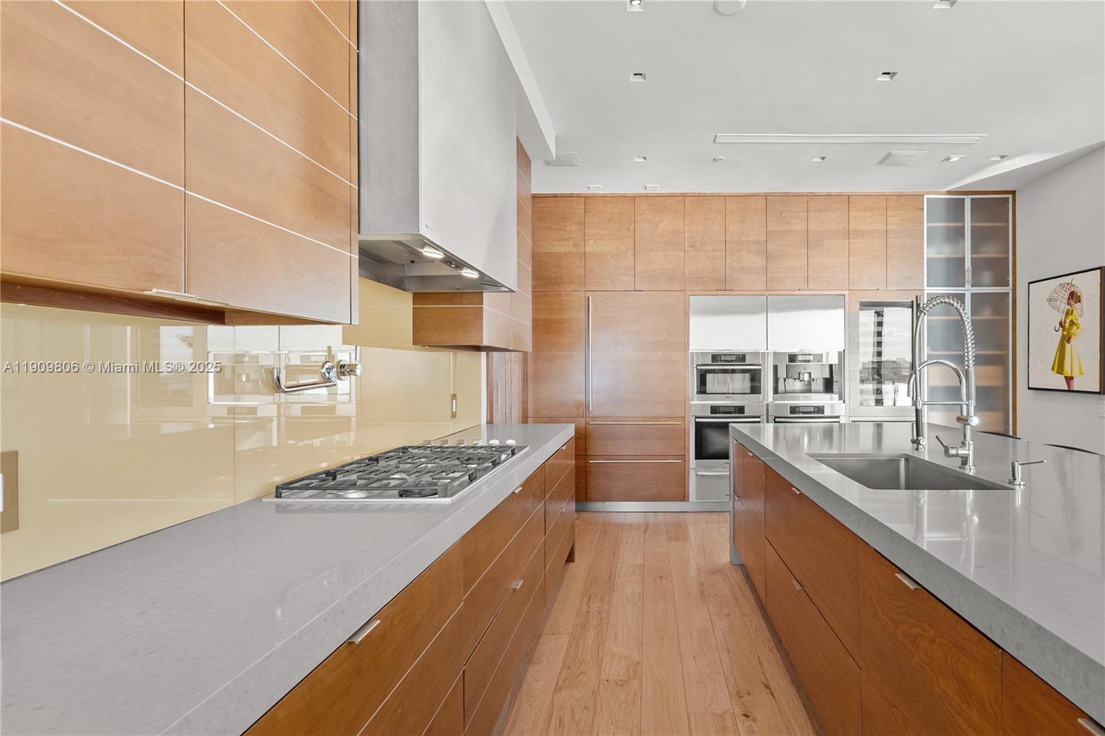 APOGEE CONDO - Residential