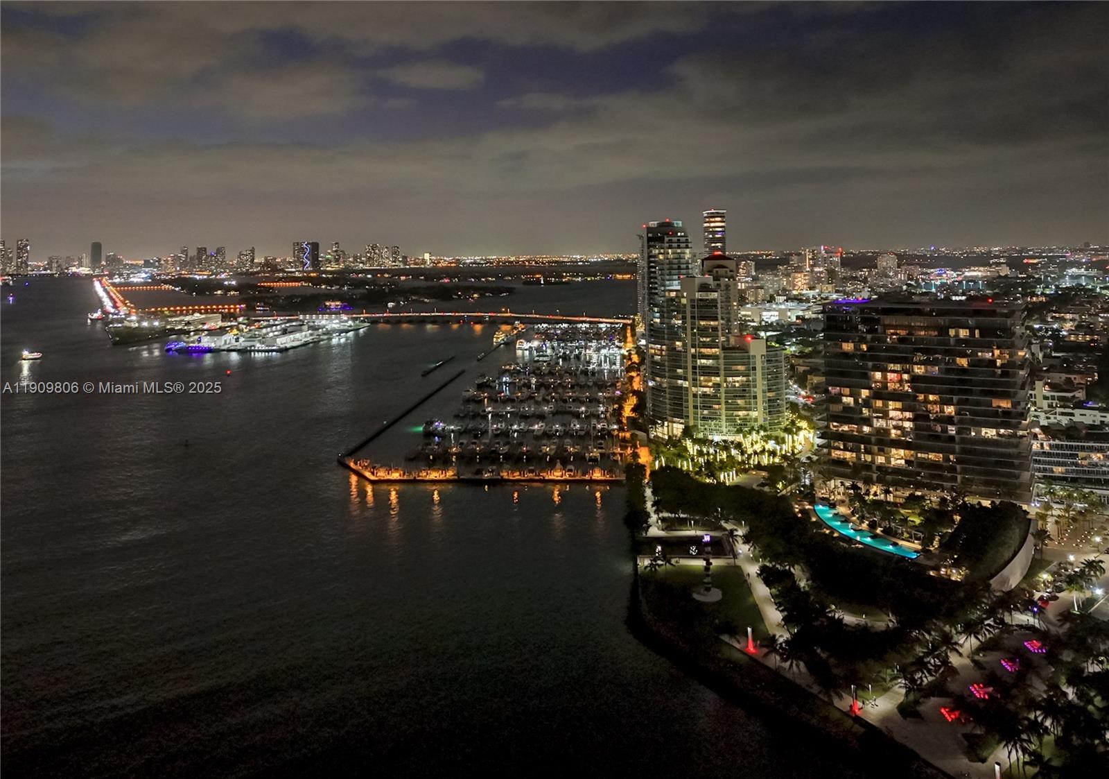 APOGEE CONDO - Residential