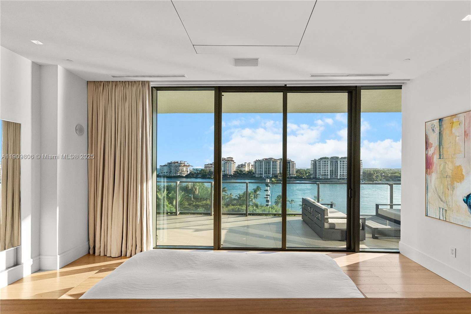 APOGEE CONDO - Residential