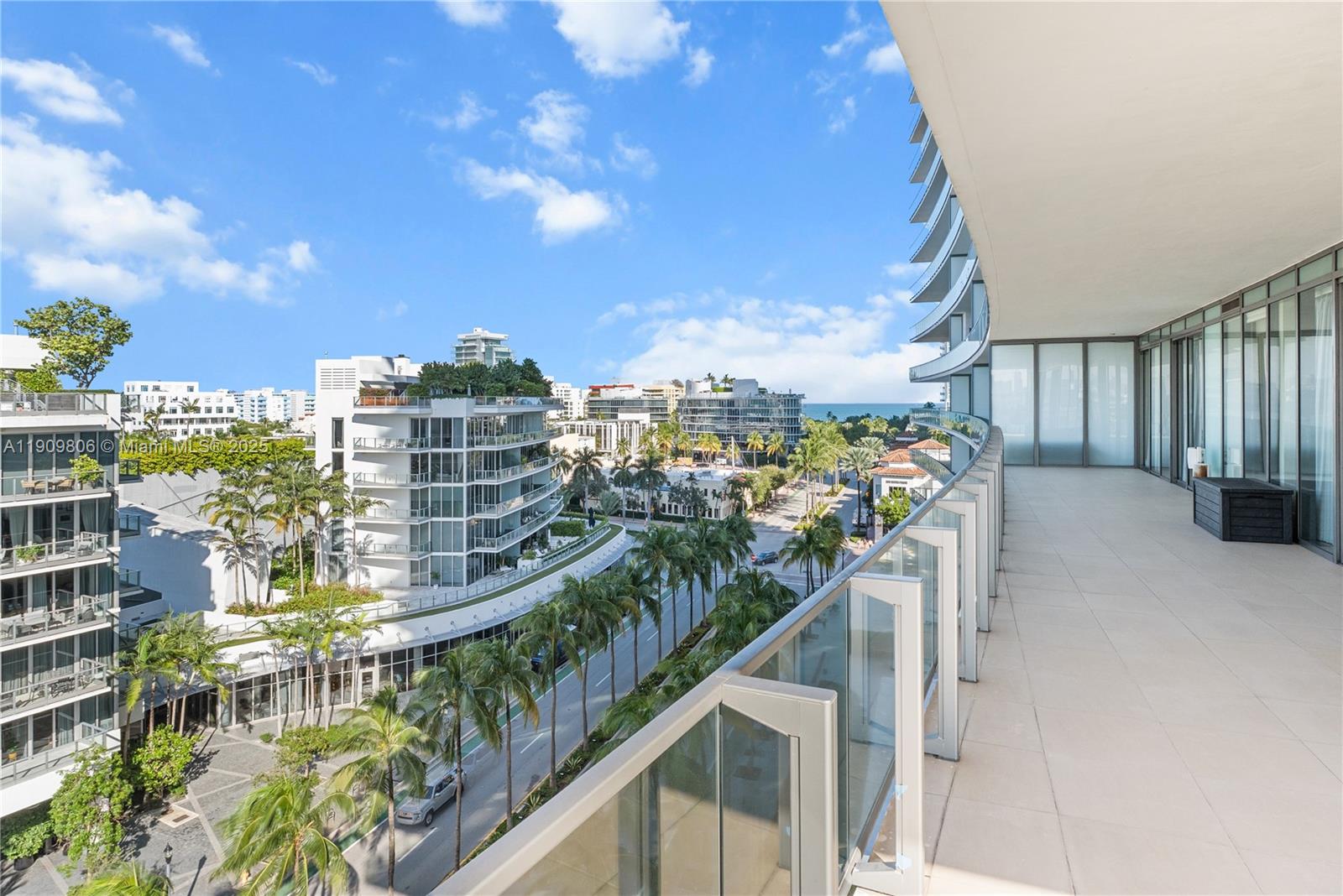 APOGEE CONDO - Residential