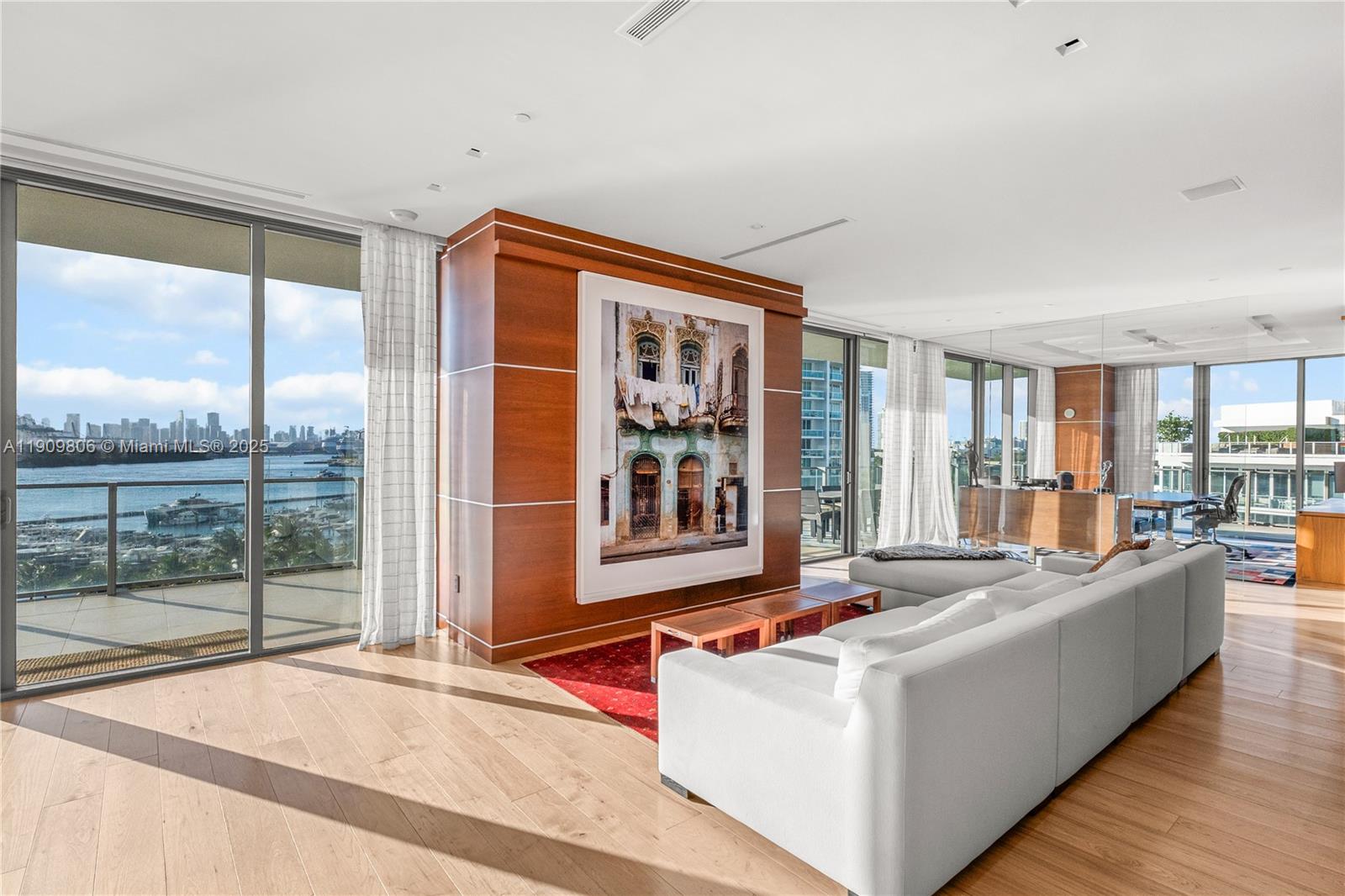 APOGEE CONDO - Residential