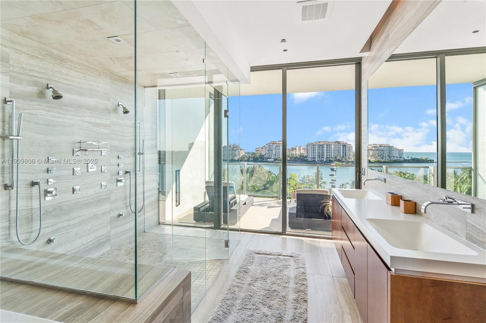 APOGEE CONDO - Residential