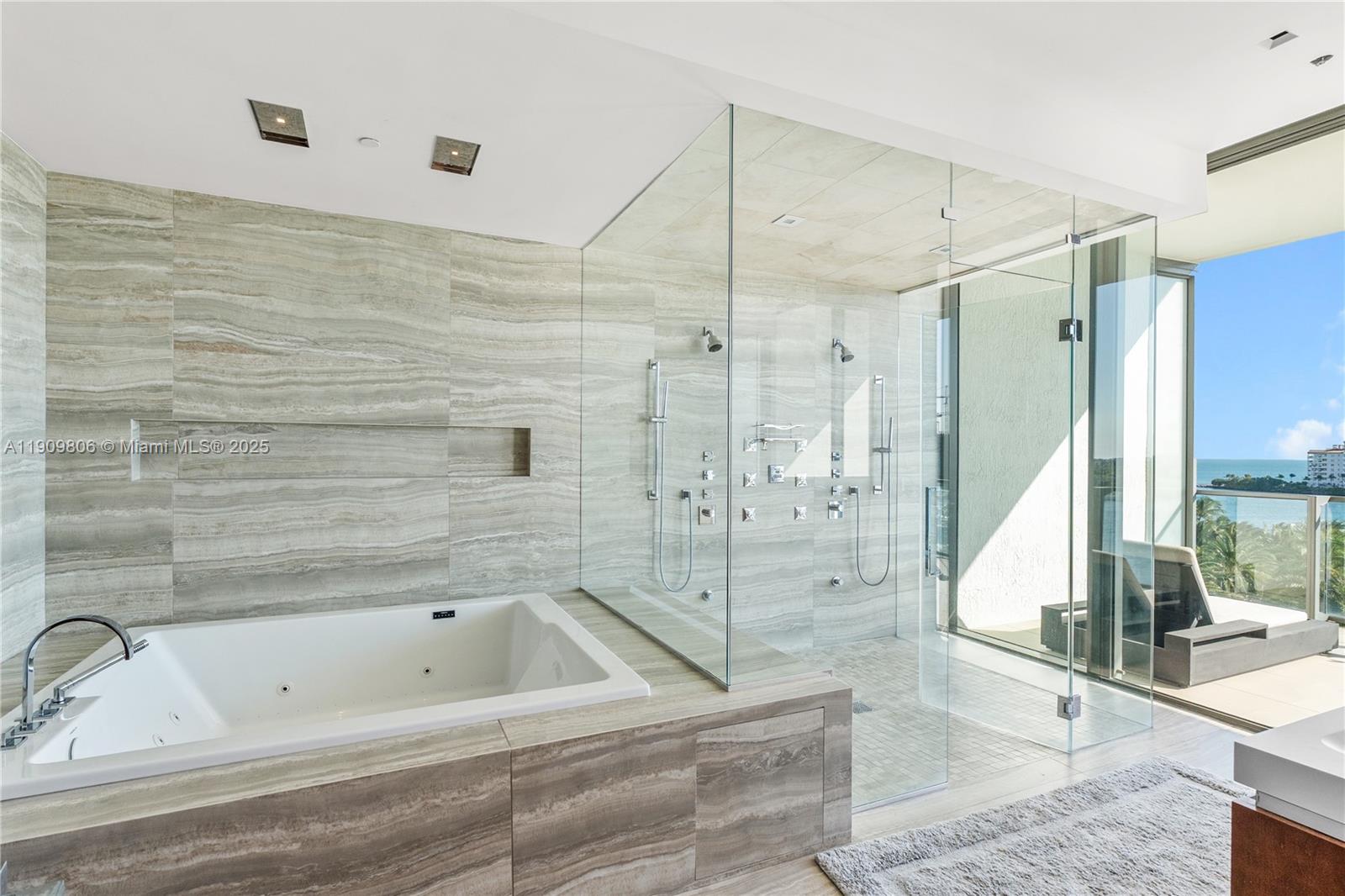 APOGEE CONDO - Residential