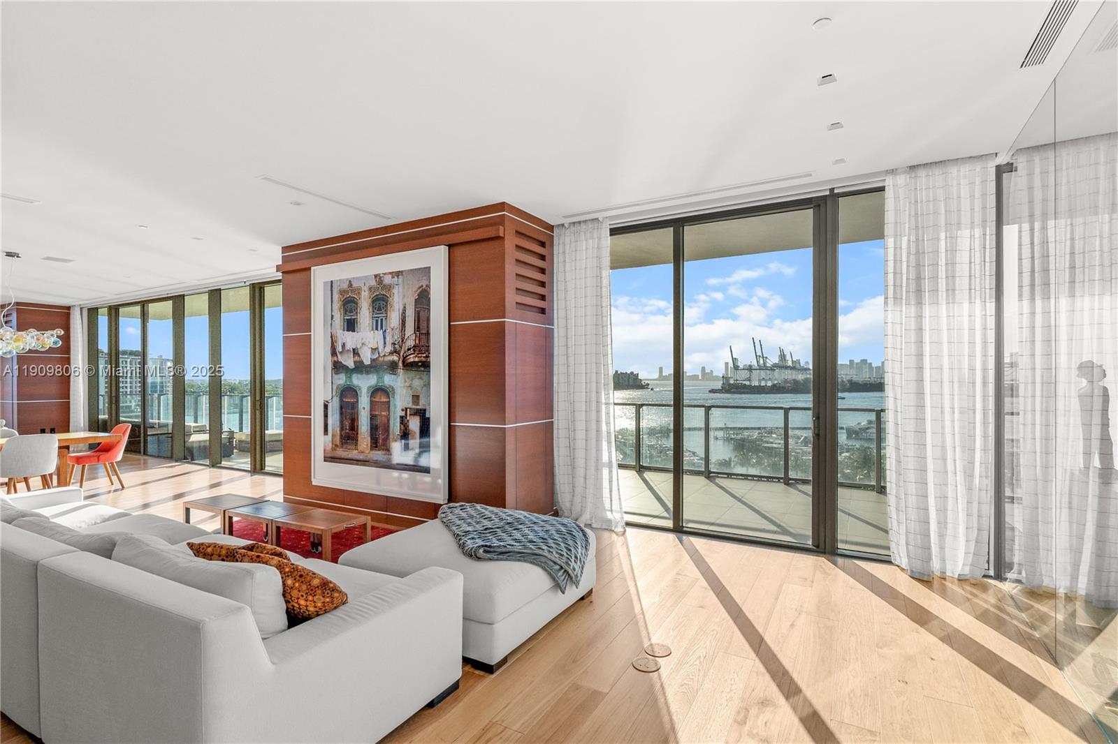 APOGEE CONDO - Residential