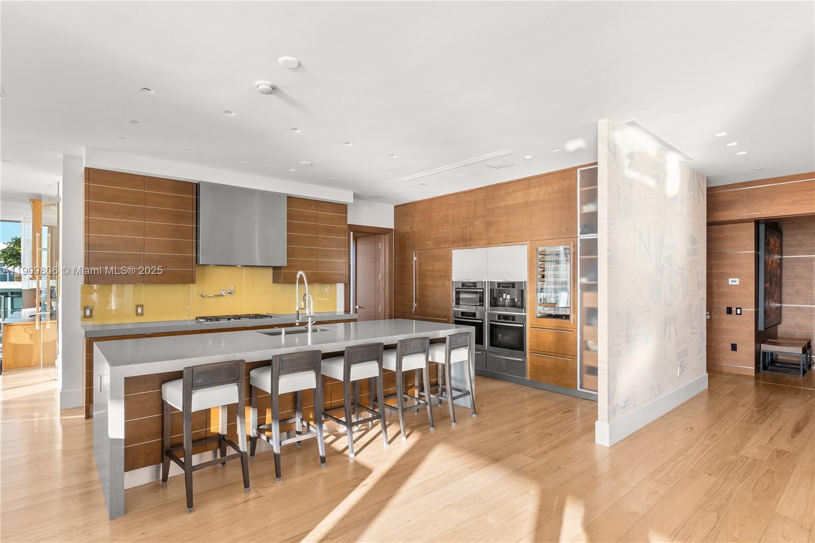 APOGEE CONDO - Residential