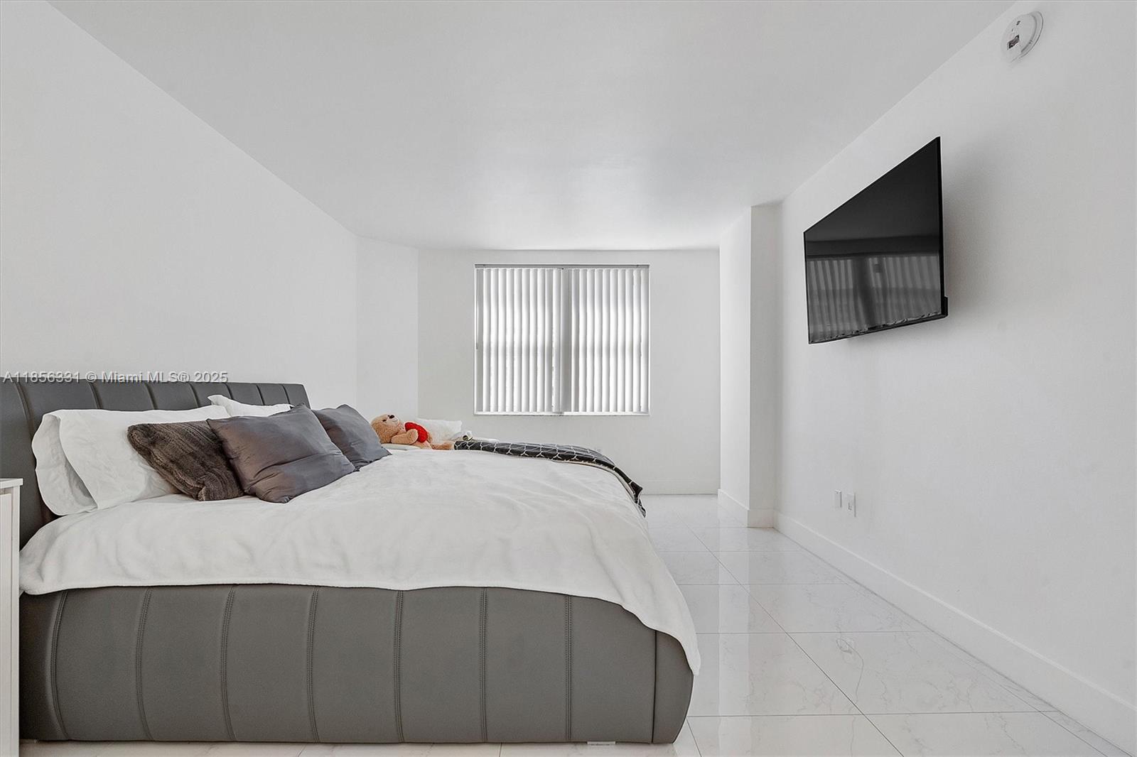 HEMISPHERES CONDO - Residential Lease