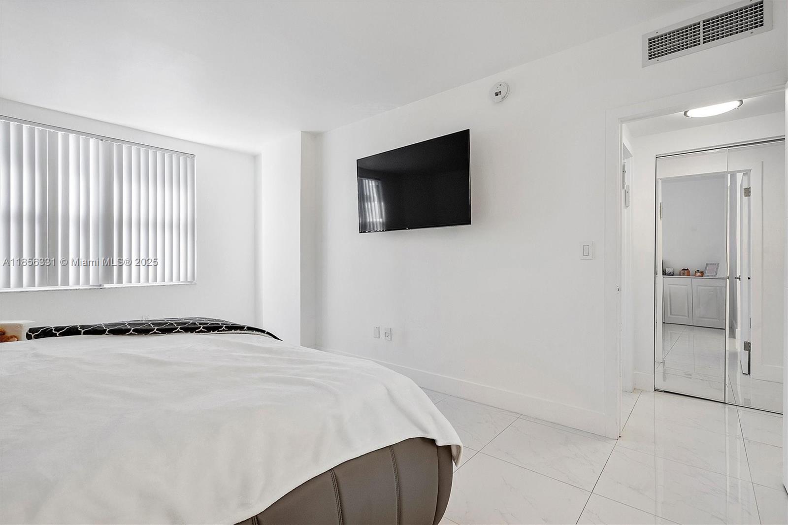 HEMISPHERES CONDO - Residential Lease