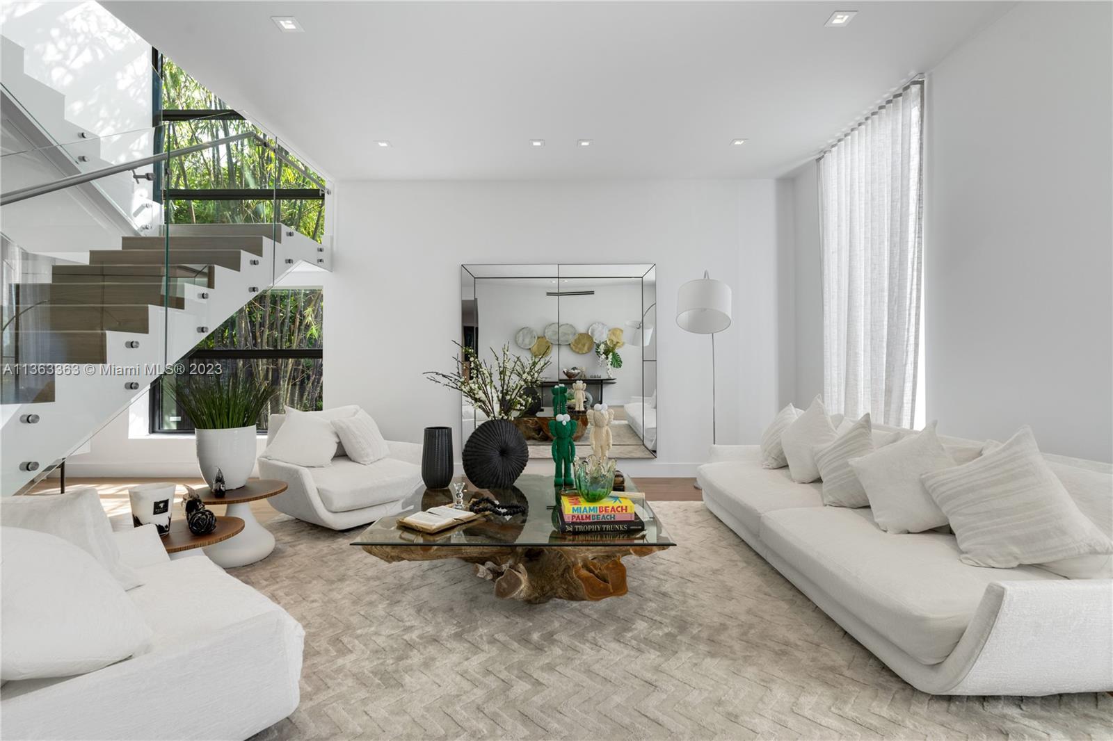 COCONUT GROVE MANOR - Residential