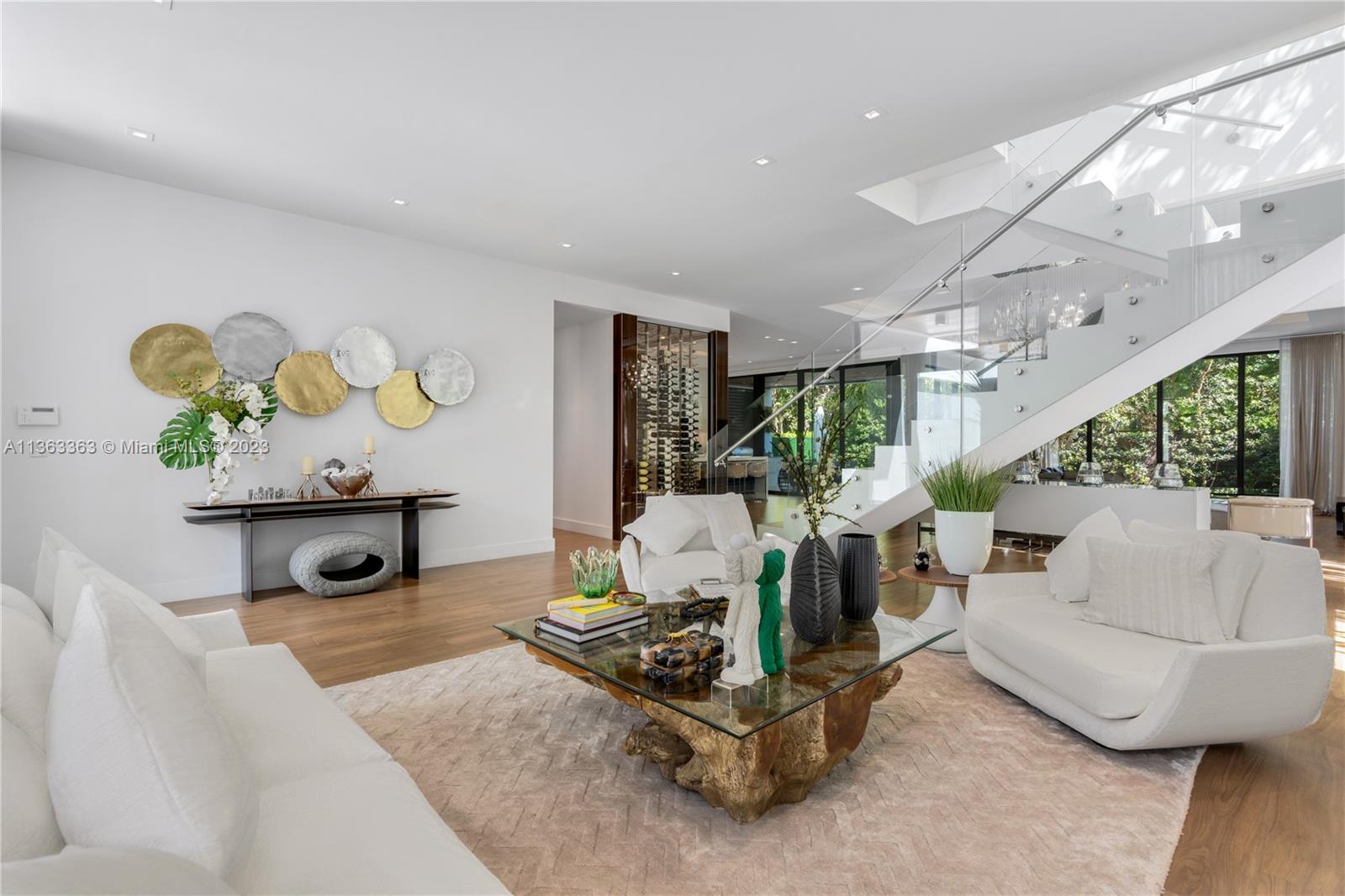 COCONUT GROVE MANOR - Residential