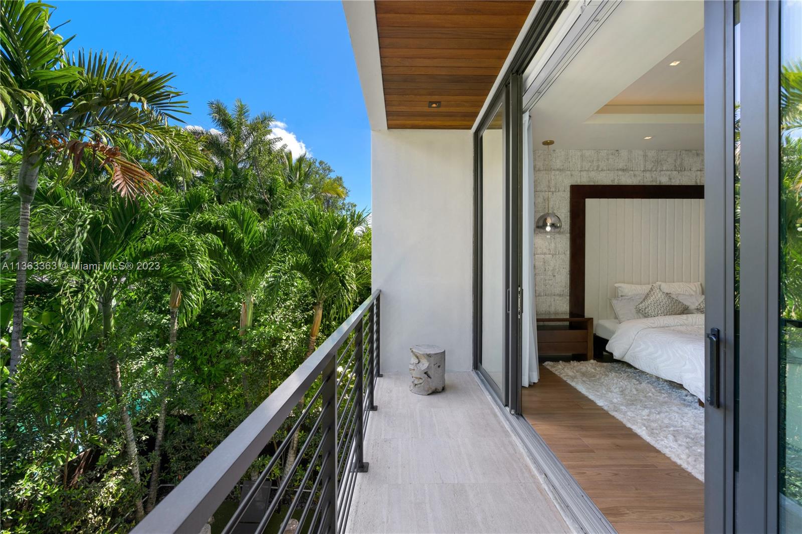 COCONUT GROVE MANOR - Residential