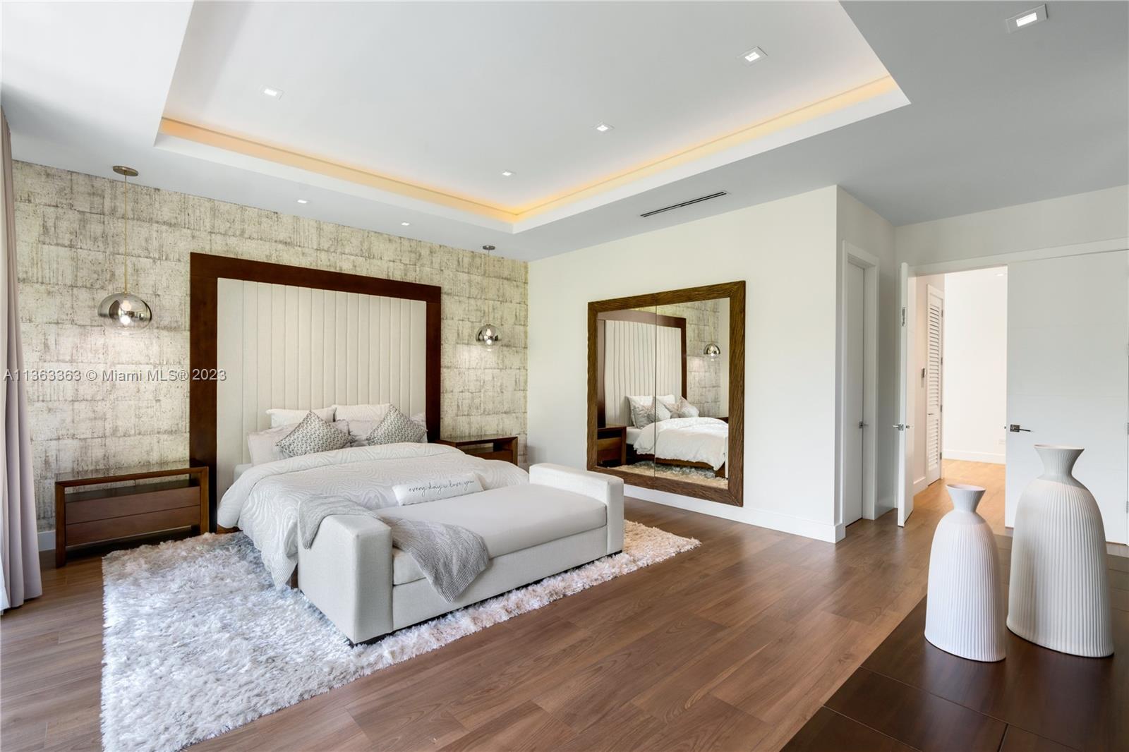 COCONUT GROVE MANOR - Residential