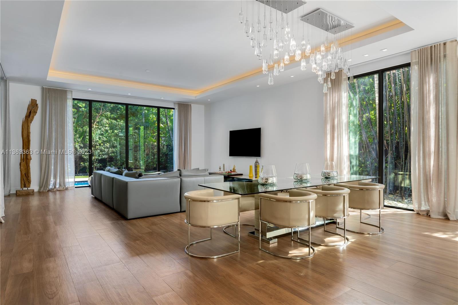 COCONUT GROVE MANOR - Residential