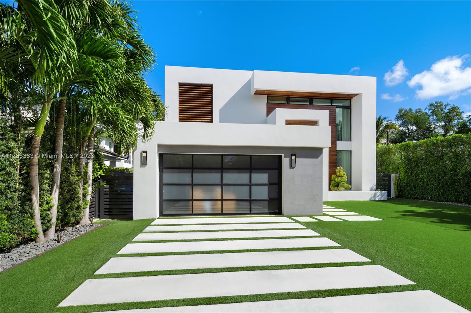 COCONUT GROVE MANOR - Residential