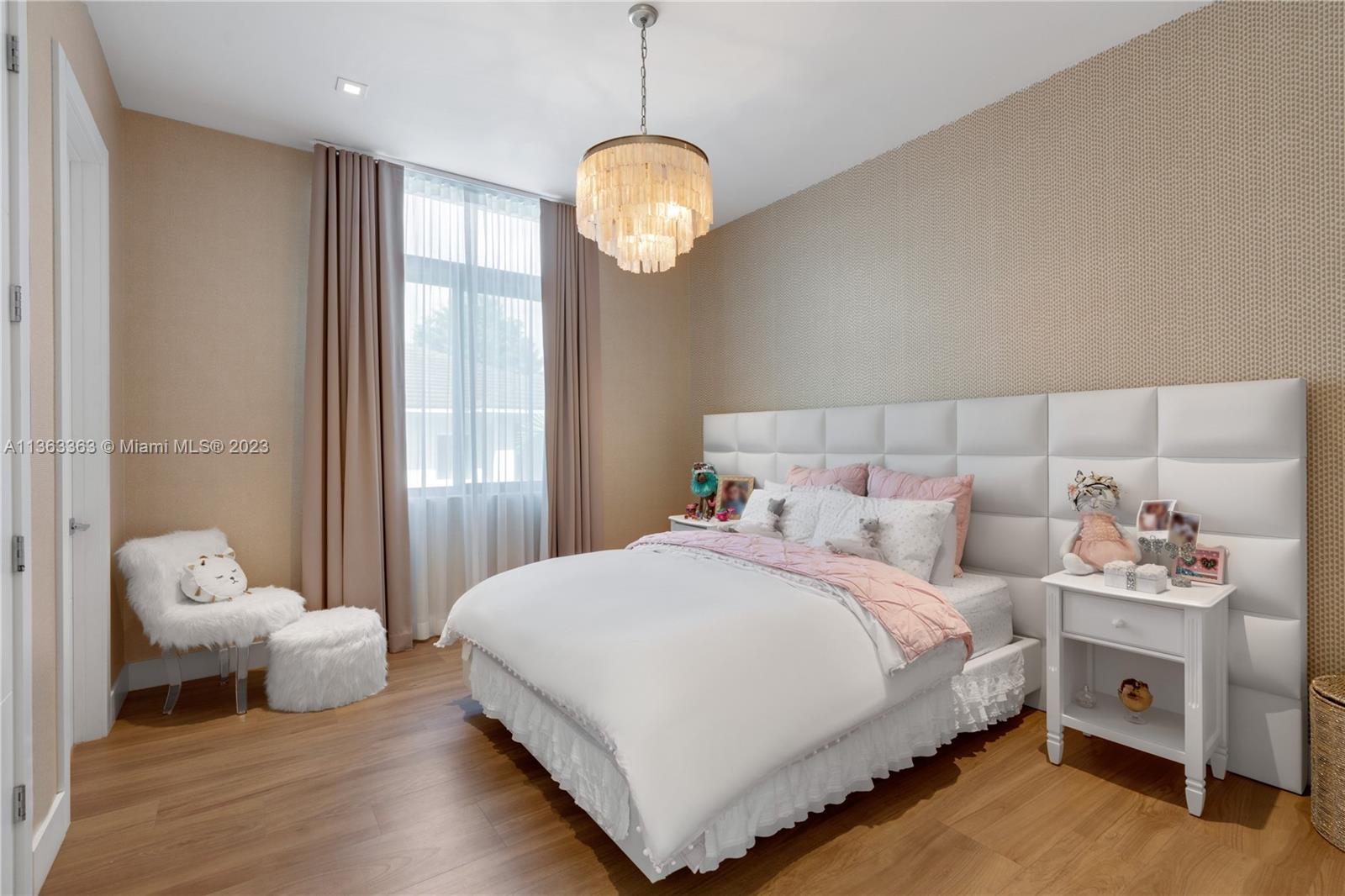 COCONUT GROVE MANOR - Residential