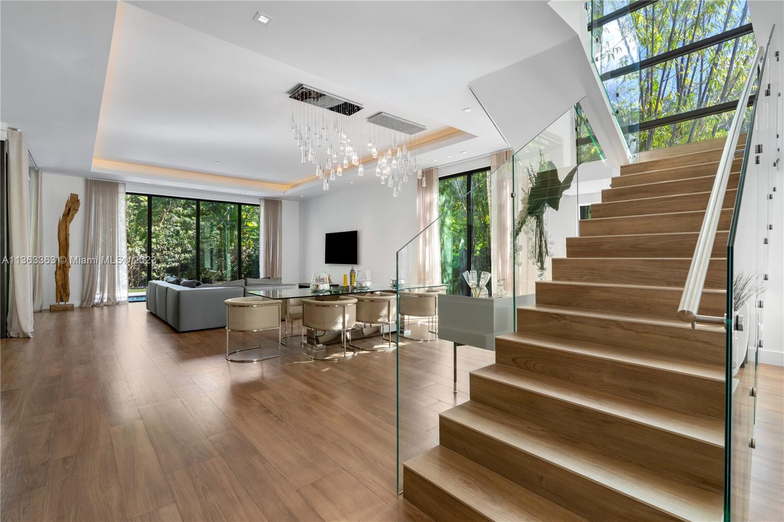 COCONUT GROVE MANOR - Residential