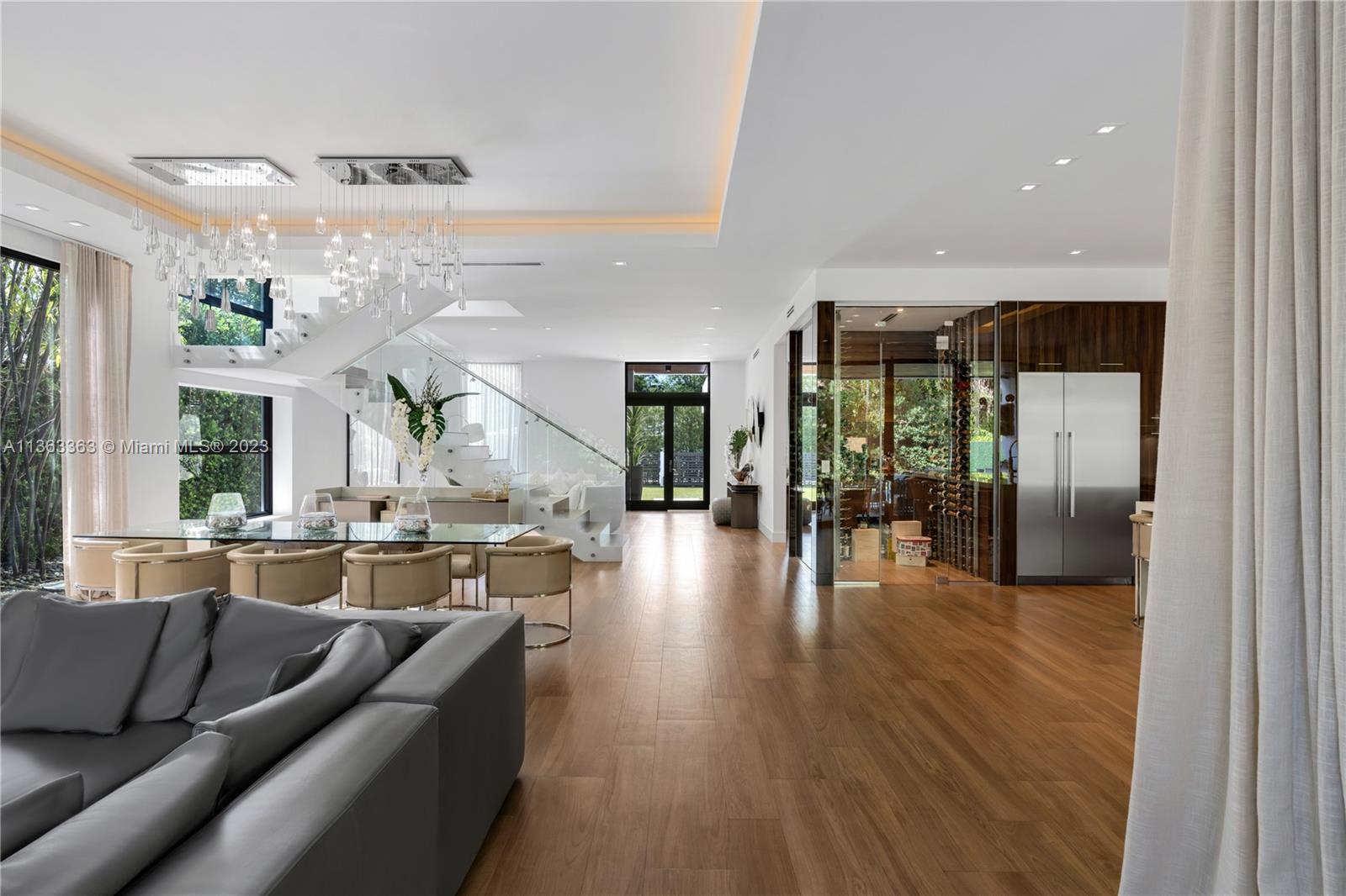 COCONUT GROVE MANOR - Residential
