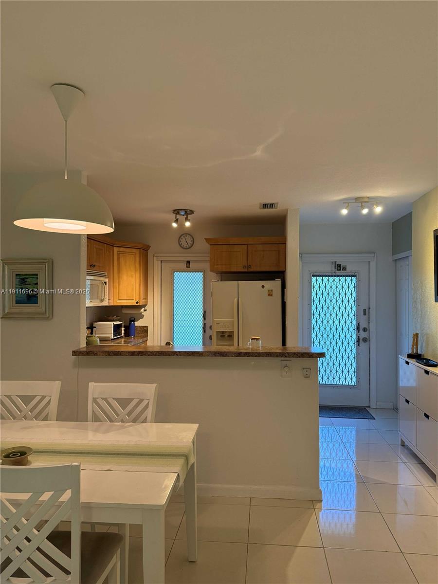 MELALEUCA GARDENS CONDO - Residential Lease