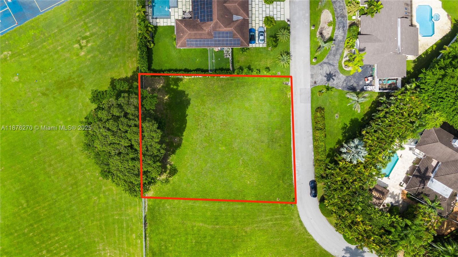 Prime Palmetto Bay land opportunity: rare 16,000+ SF lot to build your custom residence. Minutes to Palmetto Golf Course, The Falls, parks, marinas, and quick access to US-1. Bring your architect/contractor, start now or tailor the design to your lifestyle. Ideal for end users or developers seeking a clean, straightforward path to a luxury new build. Fantastic value for this location.