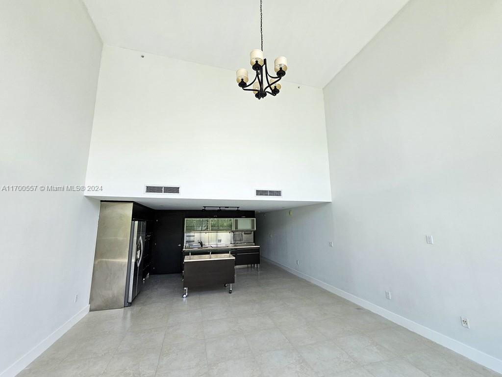 6000 Collins Ave 528