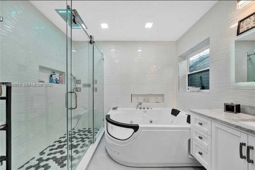 FOUR LAKES SEC 3 - Residential Lease