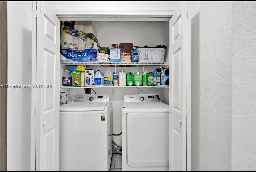 FOUR LAKES SEC 3 - Residential Lease