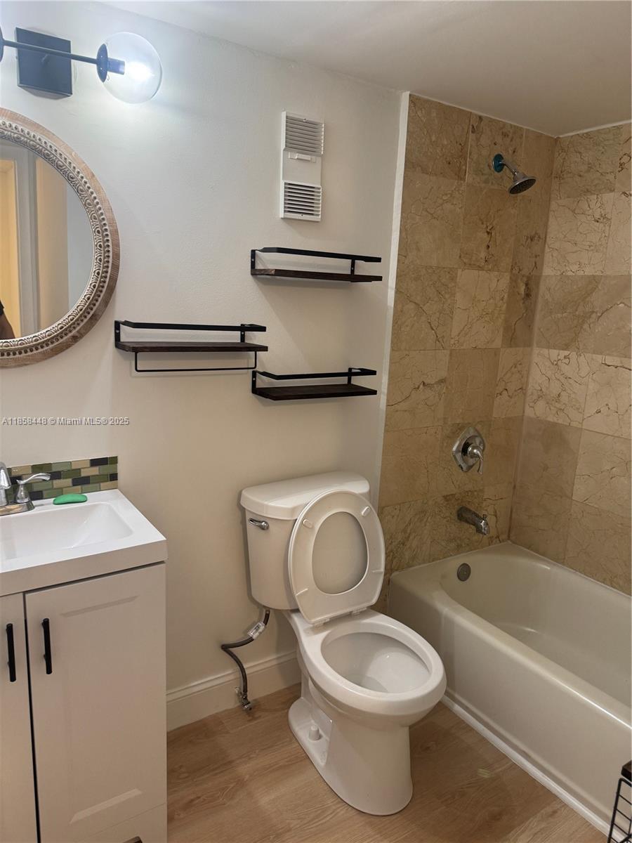 Bright and inviting 1bd/1bath first-floor unit with abundant natural light. Washer & Dryer in the unit. Perfect for comfortable living with easy access to everything you need.Located in a highly sought-after area just minutes from major highways, shopping, dining, and Florida International University (FIU), you’ll have everything you need right at your doorstep. Perfect for students, professionals.
