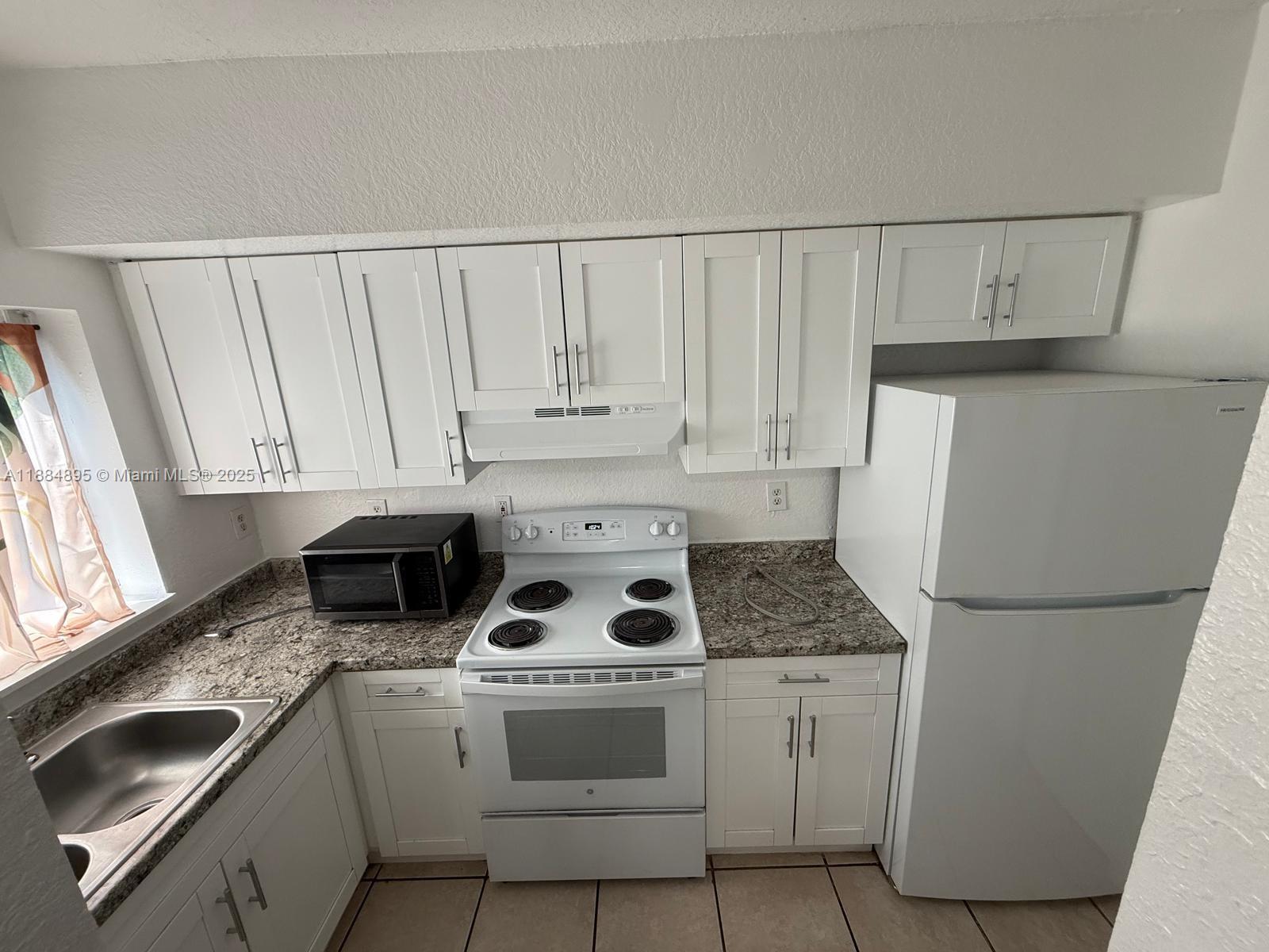 SUNSET PALM VILLAS CONDO - Residential Lease