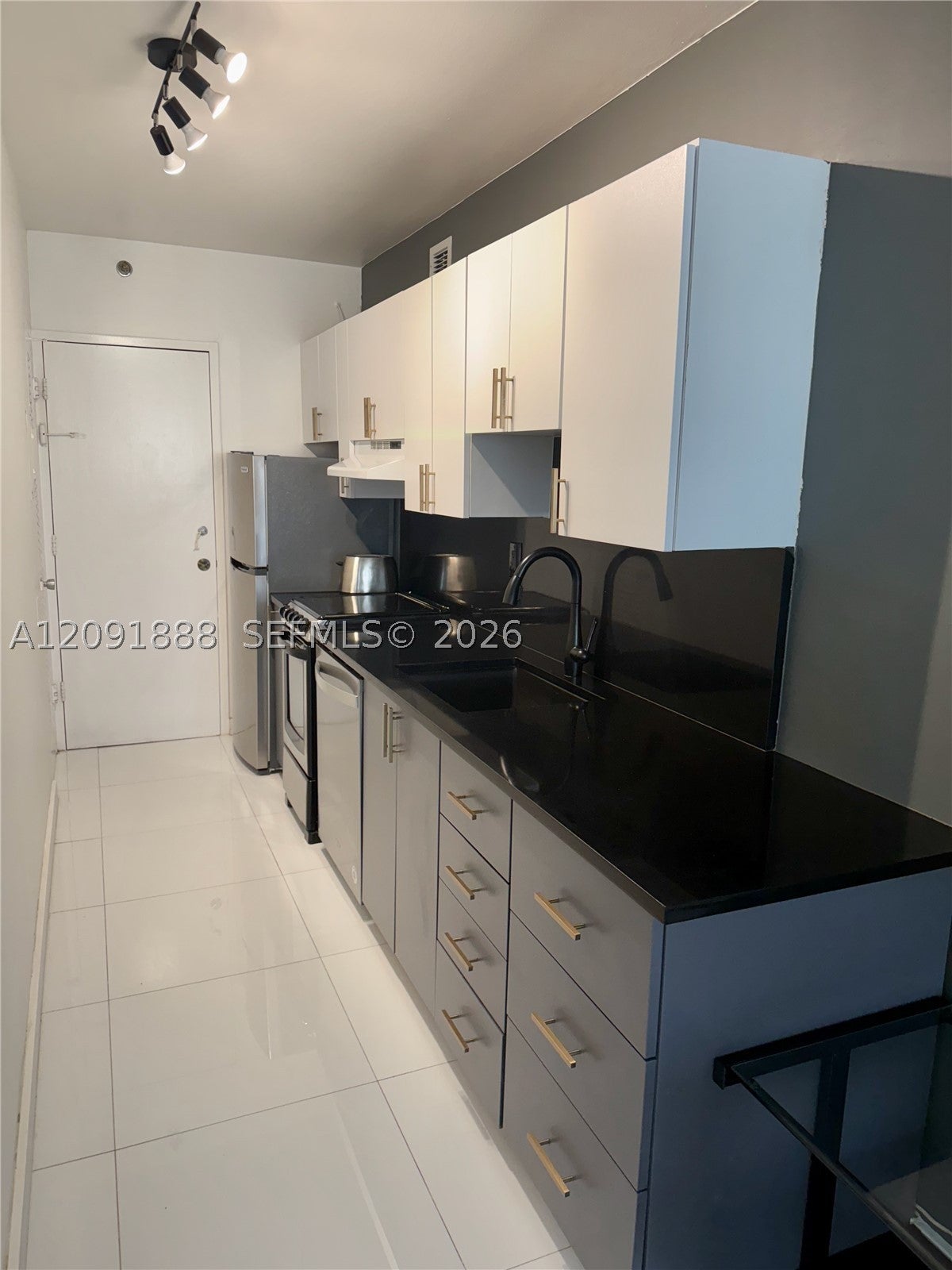 100 Lincoln Rd 418