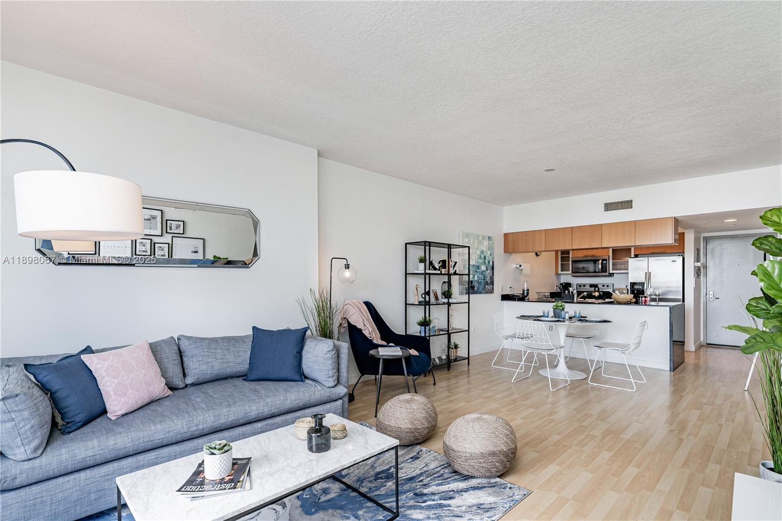 1750 N Bayshore Dr 3906