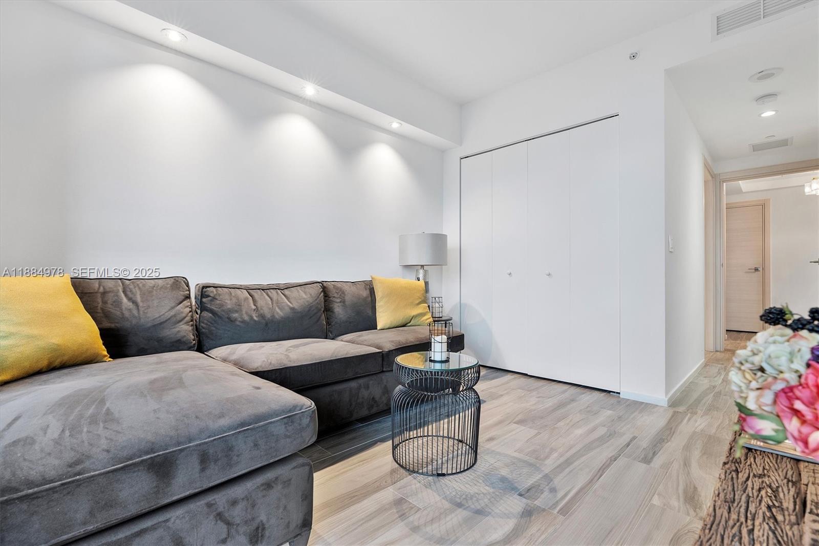 801 SMA RESIDENCES CONDO - Residential