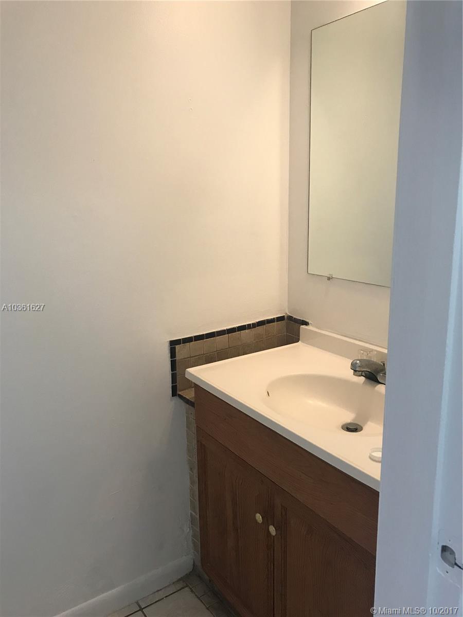 HAMPTONS OF NORTH LAUDERD - Residential