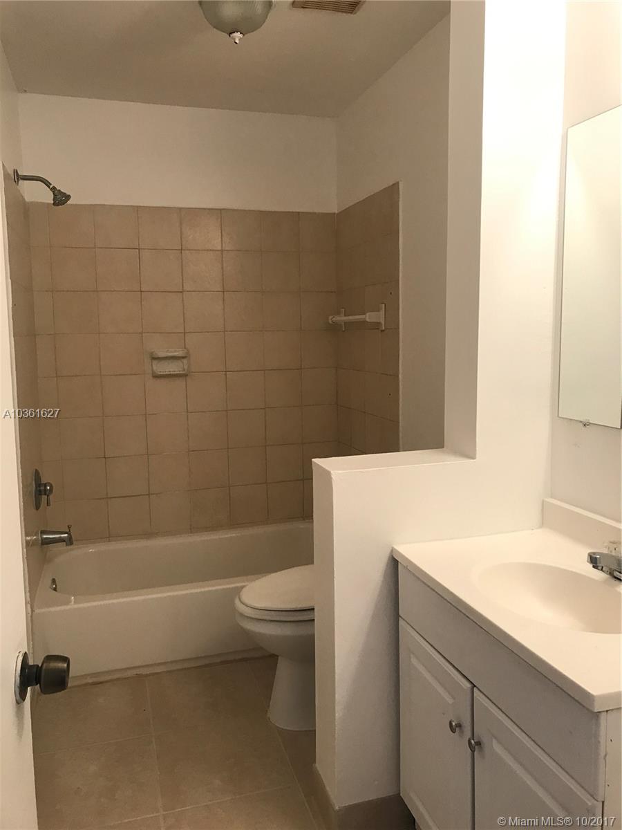 HAMPTONS OF NORTH LAUDERD - Residential