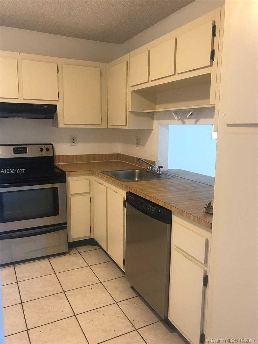 HAMPTONS OF NORTH LAUDERD - Residential