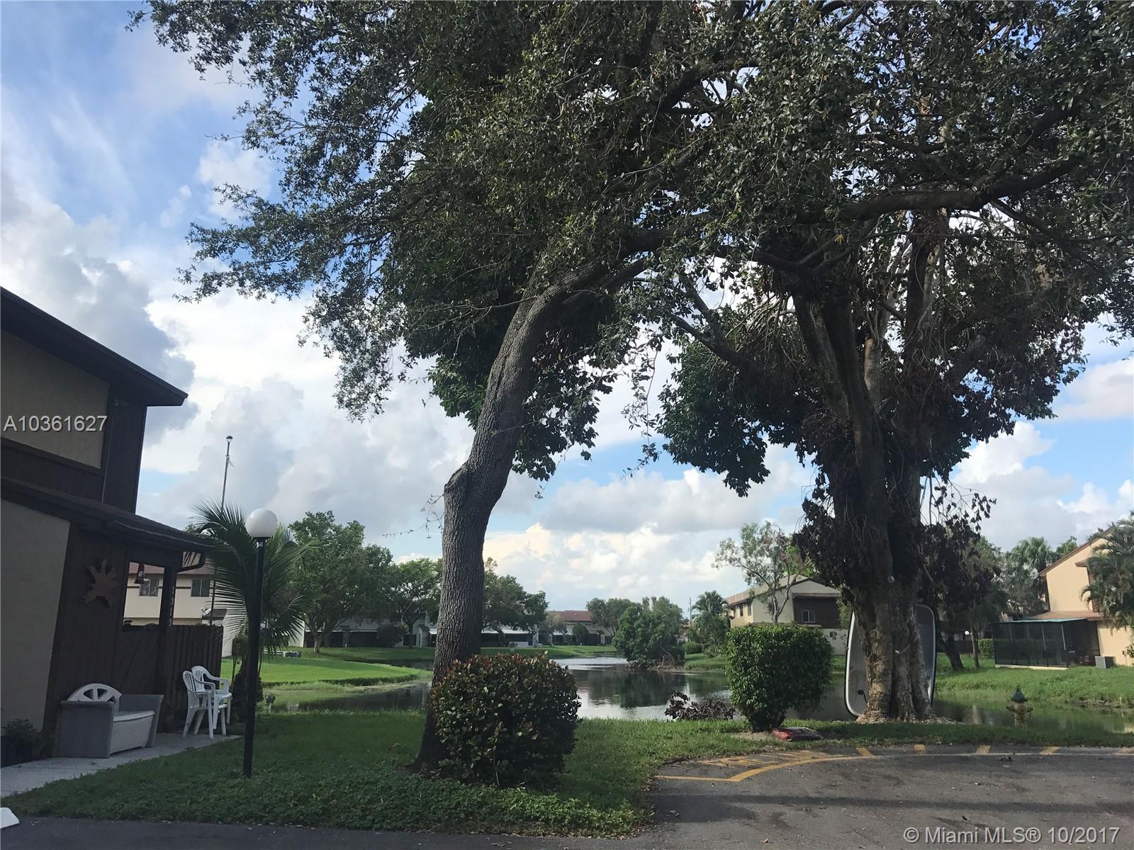 HAMPTONS OF NORTH LAUDERD - Residential