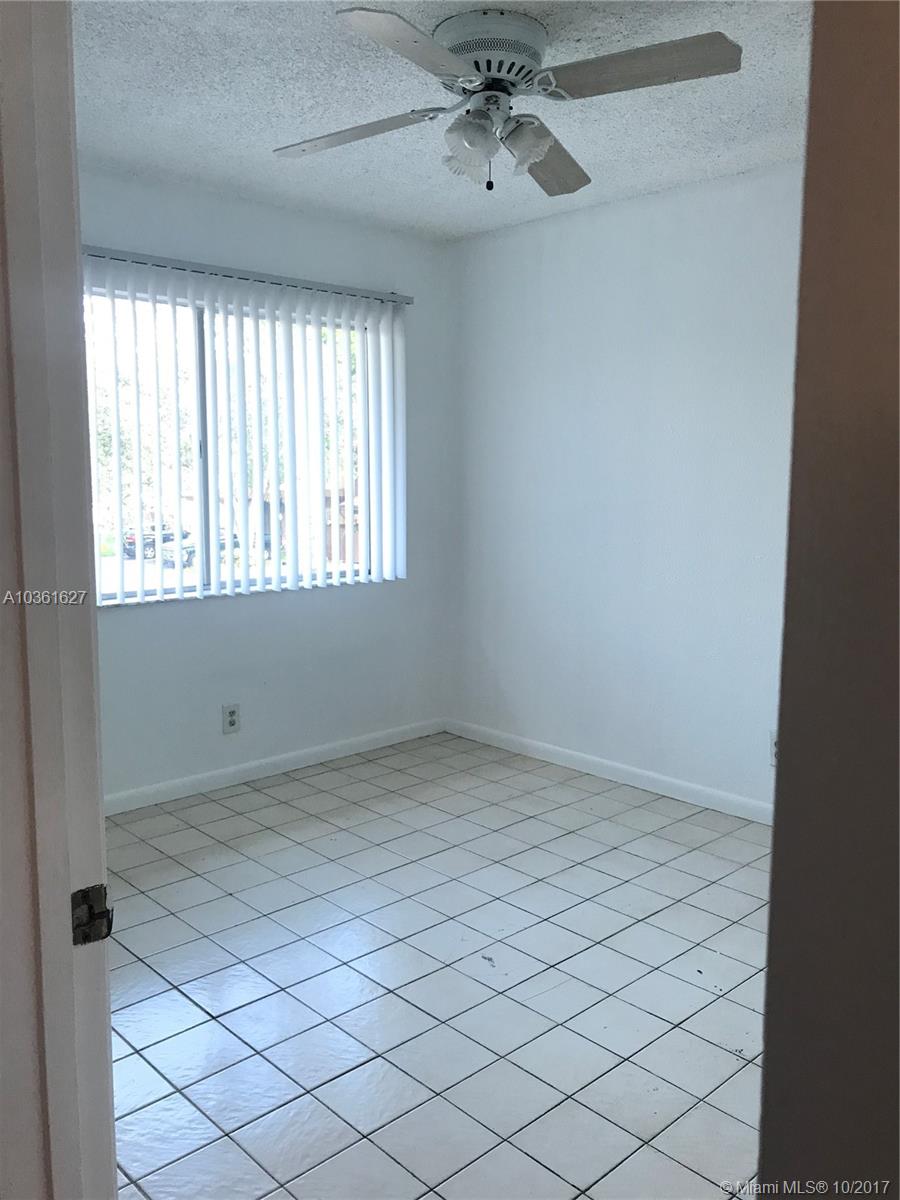 HAMPTONS OF NORTH LAUDERD - Residential