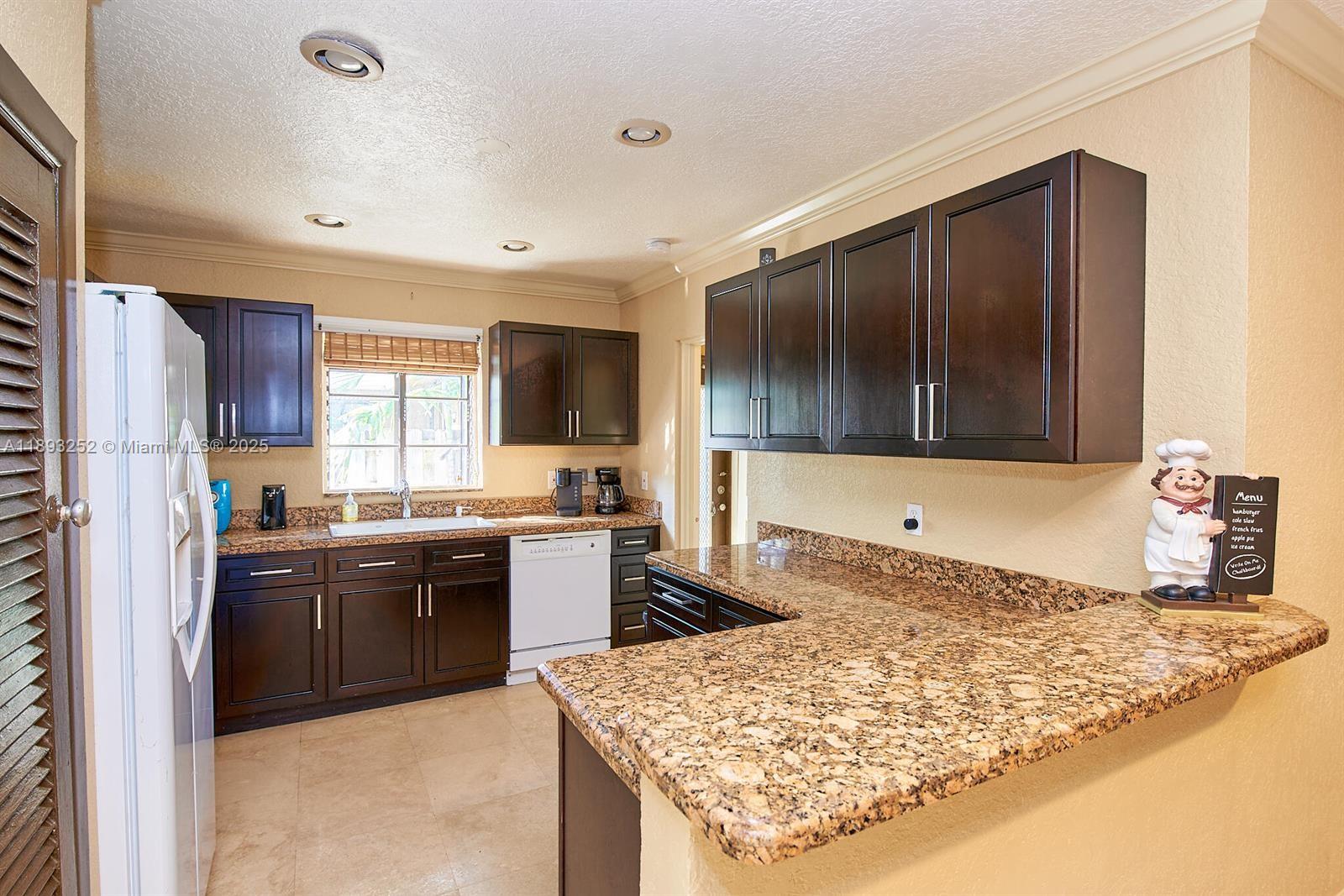 HOLLYWOOD PLACE - Residential