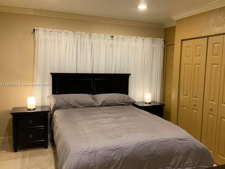 HOLLYWOOD PLACE - Residential