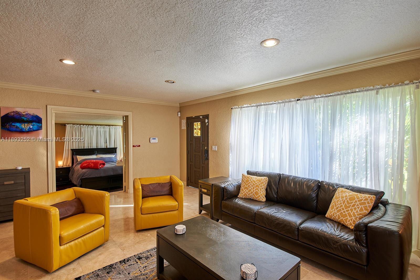 HOLLYWOOD PLACE - Residential