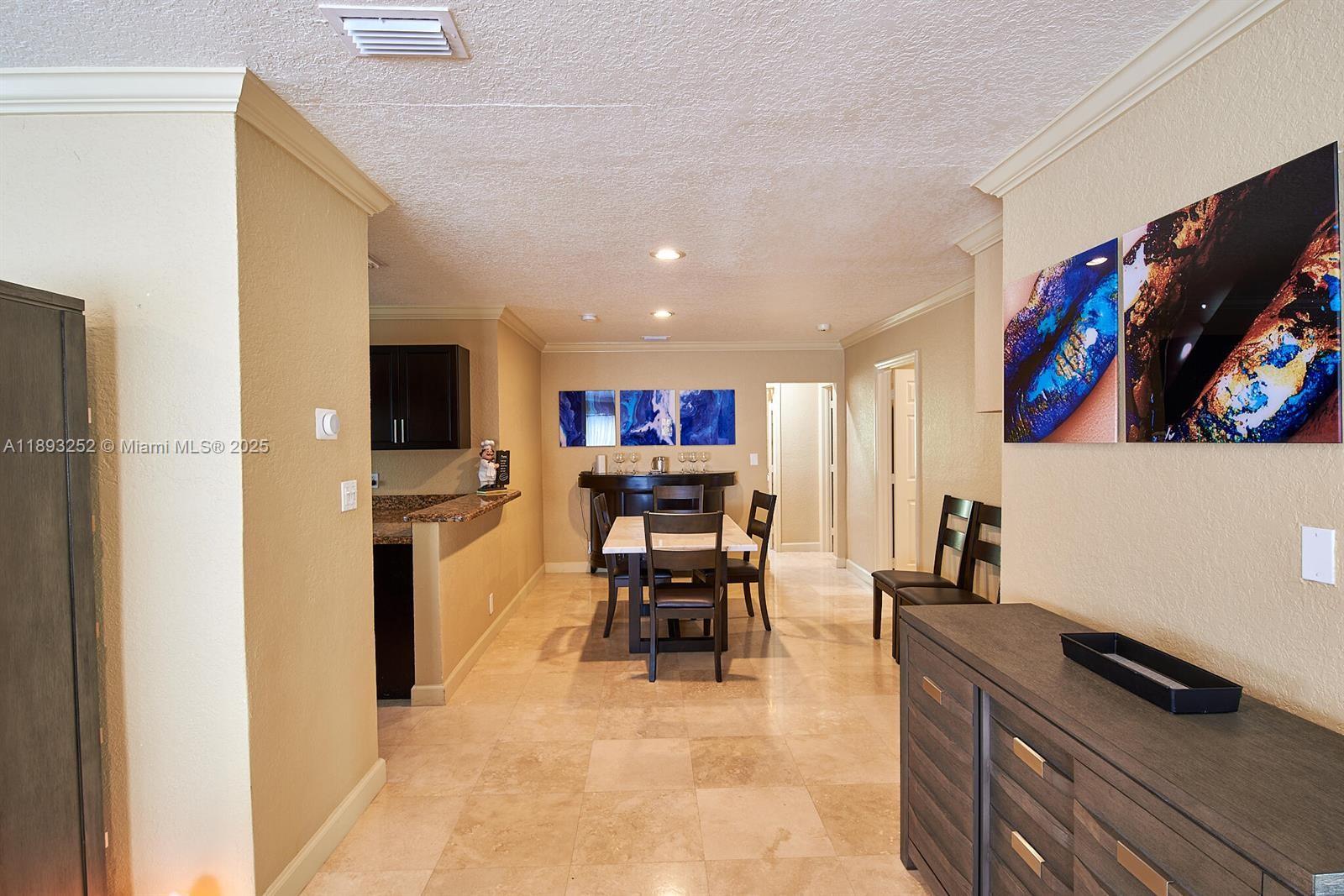 HOLLYWOOD PLACE - Residential