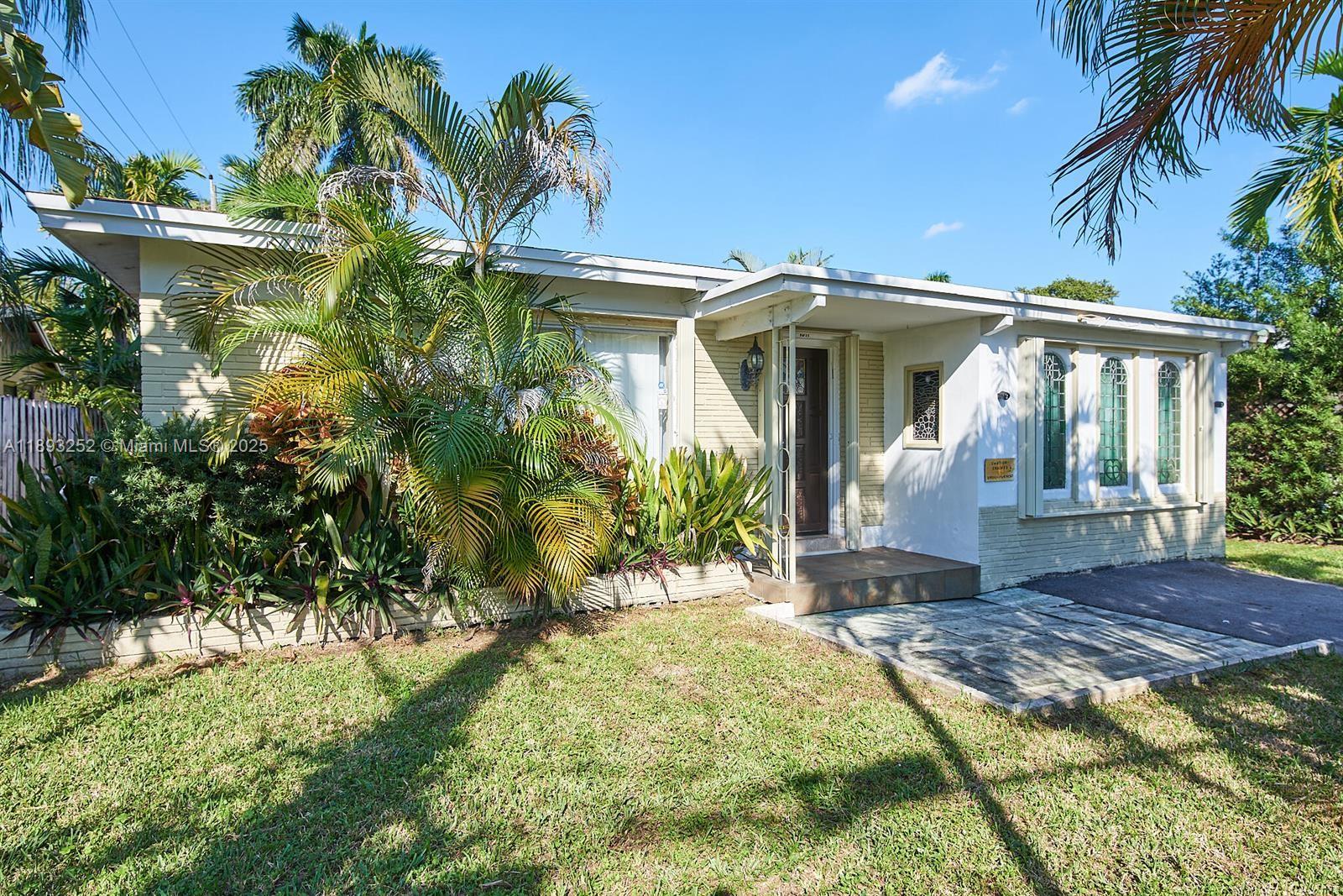 HOLLYWOOD PLACE - Residential