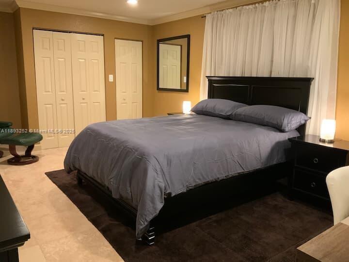 HOLLYWOOD PLACE - Residential