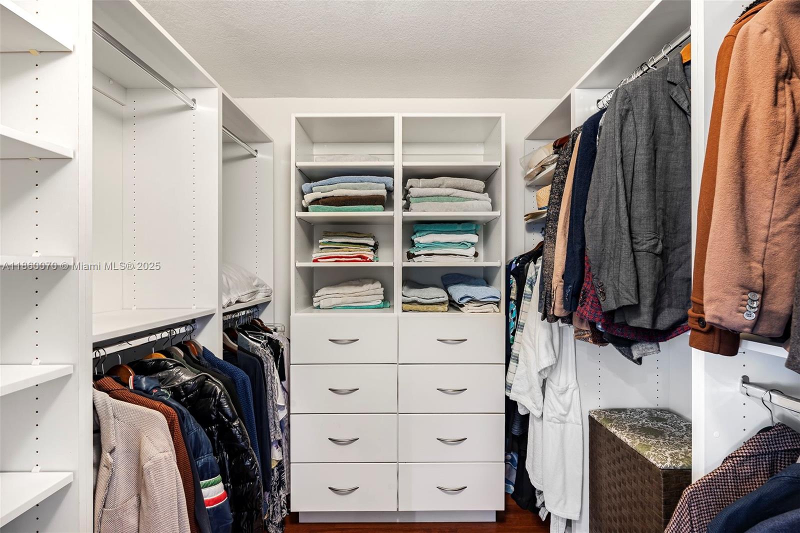 THE RIVIERA CONDO - Residential