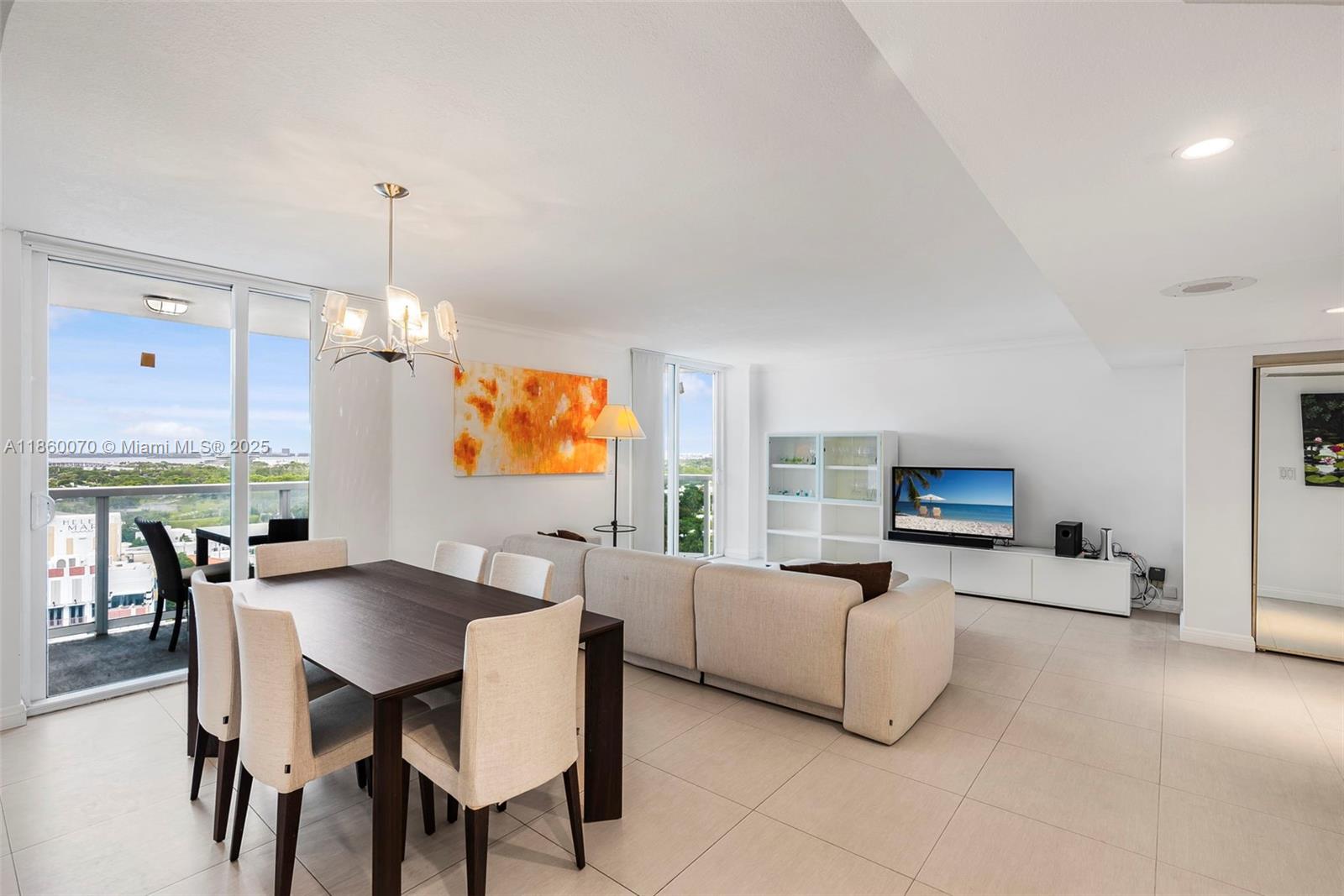 2401 Collins Ave 1808